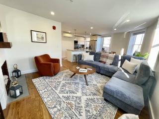 4 King Suites, Downtown, Outlets, Beach, Historic - Portsmouth - 3