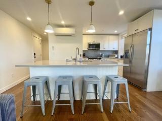 4 King Suites, Downtown, Outlets, Beach, Historic - Portsmouth - 1