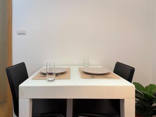Modern Expansive - Ultra Fast WiFi - BTS Phrom Phong - 2