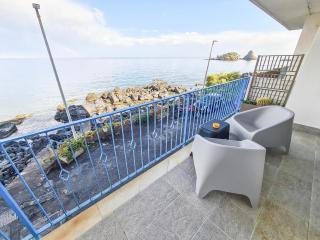 LaLuna Apartments - Sea Panorama - 20mins from CTA airport - Acitrezza - 8