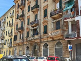 J & R Guest House - La Spezia - 9