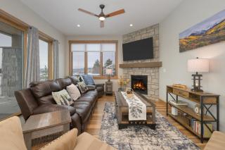 Elk Creek D102 private hot tub - 0