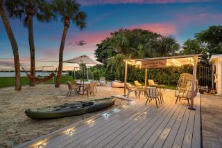 Deluxe Waterfront Villa with BBQ, Pool and Game Room - West Palm Beach - 7