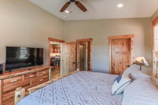 Ultimate Mountain Escape with private hot tub - 1