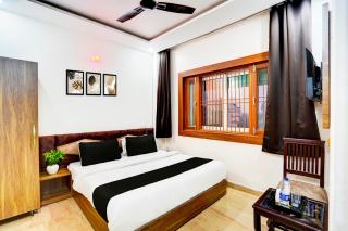 HOTEL O BONJOUR .INN NEAR CROWN PLAZA - Sūrajpur - 0