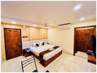 HOTEL MAMATA RESIDENCY Near Shri Mahakaleshwar Jyotirlinga Temple - Fully Air - Ujjain - 0