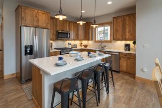 Blue Bear Chalet private hot tub - 8