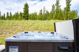 Blue Bear Chalet private hot tub - 3