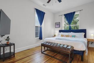 Hartford 5BR Family Home with Games BBQ Grill and Firepit - 8