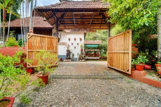 Alaya Stays Palm Dale Heritage Backwater Retreat with Garden & Restaurant - Alleppey - 9