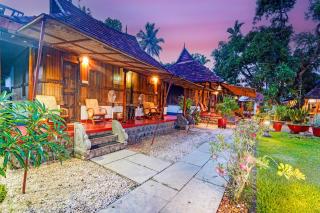 Alaya Stays Palm Dale Heritage Backwater Retreat with Garden & Restaurant - Alleppey - 6
