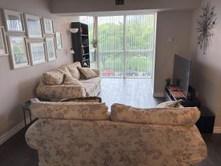 Luxurious 2-Bedroom & 2-Washroom Furnished Apartment - Mississauga - 9