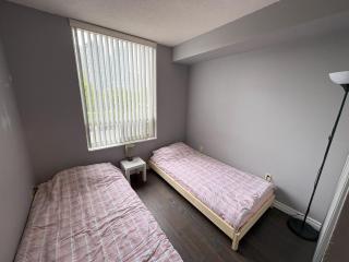 Luxurious 2-Bedroom & 2-Washroom Furnished Apartment - Mississauga - 8