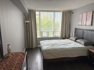 Luxurious 2-Bedroom & 2-Washroom Furnished Apartment - Mississauga - 4