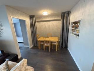 Luxurious 2-Bedroom & 2-Washroom Furnished Apartment - Mississauga - 2