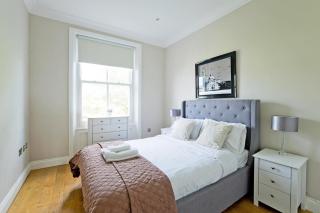 Bright & Modern 2BR Flat in Kensington - 9
