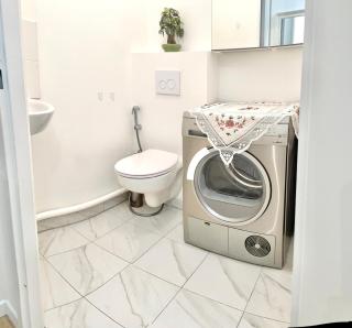 Modern Stylish Secure 2BR Near Paris private Parking - 3