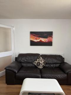 Bright and spacious two bedroom flat - 3