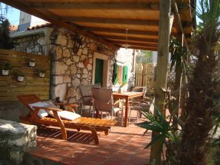 Lovely Stone Cottage Pomer - Pomer - 9