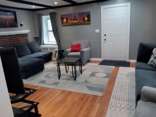 4BR 2 baths home Near Train Shopping and Dining - - 0