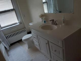 4BR 2 baths home Near Train Shopping and Dining - - 2