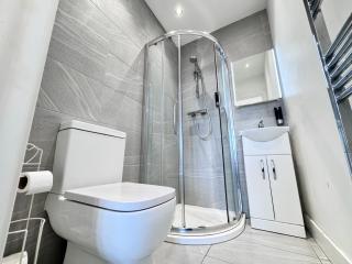 OX London Heathrow stay - 1 BUS to HEATHROW - New Bedfont - 8
