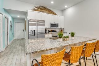 Canal-Front Gem with Heated Pool in Cape Coral - Cape Coral - 5
