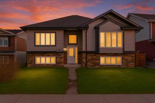 Tropical Oasis - King Beds - Free Netflix & Parking - Fast Wi-Fi - 7