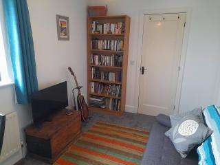DoubleRoom, Living Space and Bathroom in a Country House - Pennington - 9