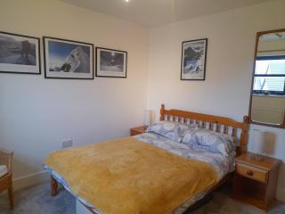 DoubleRoom, Living Space and Bathroom in a Country House - Pennington - 4