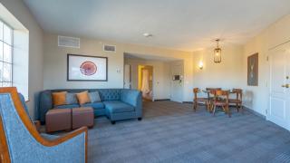 Cherry Valley Hotel - Newark - 6