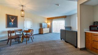 Cherry Valley Hotel - Newark - 3