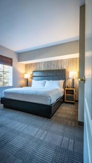 Cherry Valley Hotel - Newark - 7