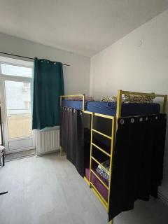 NEWBORN hostel - Pristina - 4