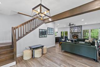 12 Min to Downtown Sleeps 16 Hot Tub Fire Pit - Blue Ridge - 1