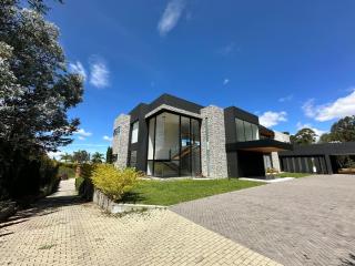 Casa en Rionegro, a pocos minutos del aeropuerto - Rionegro - 0