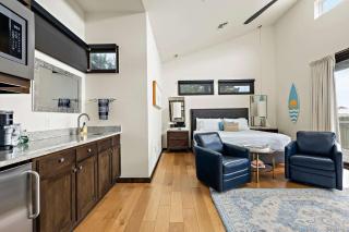 Romantic Lake Retreat - Deck, BBQ Grill & Patio - Spicewood - 3