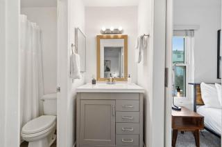 Spacious 4BR Oasis with Pool Table and Spa - 5