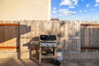 Spacious 4BR Oasis with Pool Table and Spa - 4