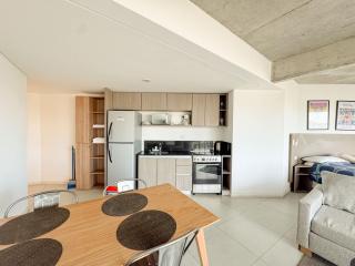 Amplio Loft con balcón sobre la Av 9 de Julio 6C - 7