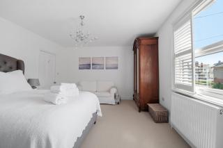 Bay View Luxury Stays - Iris Harbour Cottage - 2