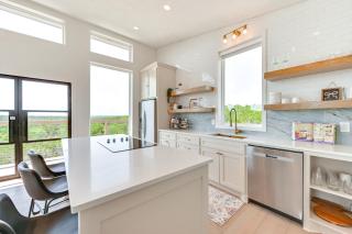 Hot Tub and Valley Views Hidden Gem in Texas - 2