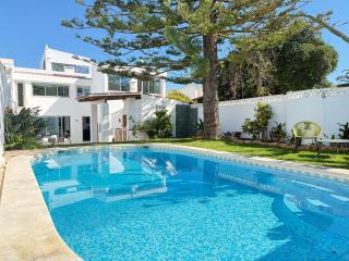 Vila Golfinho, with heated pool, rooftop lounge and ocean views - Luz - 0