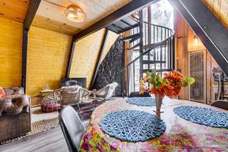 3 Mi to Big Bear Lake A-Frame Cabin with Deck! - Big Bear City - 4