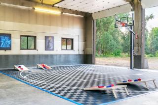 Private Island Fire Pit & Arcade - Rigby - 1