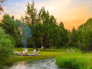 Private Island Fire Pit & Arcade - Rigby - 7