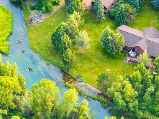 Private Island Fire Pit & Arcade - Rigby - 6