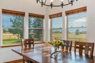 Family Fun Fireplace & Huge Deck - Victor - 7