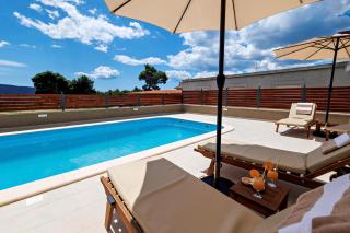 Elegant Holiday House 3D by the Sea with pool and included breakfast - 5