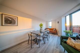 Luxury 3BR Apt Sleeps 10, Wembley & Park Views - 5